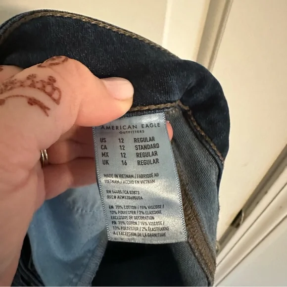 American Eagle Outfitters- Favorite Boyfriend Jeans - Picture 2 of 10